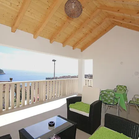& Rina - Studio With Patio