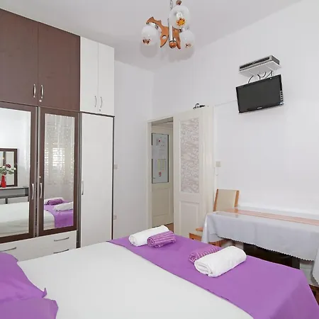 Apartmán & Rina - Studio With Patio